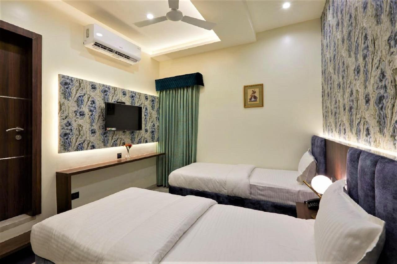 Hotel Rose Gold Ahmednagar Extérieur photo